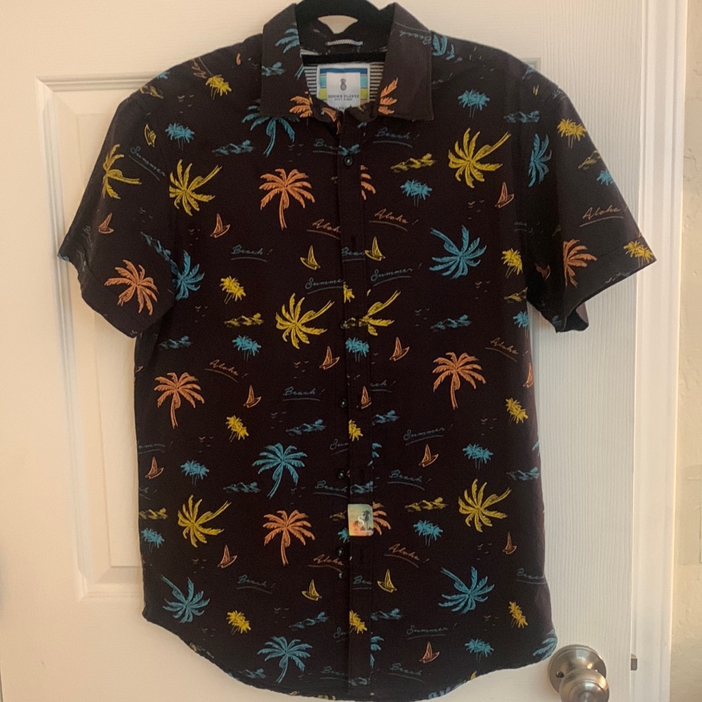 Brand new, never worn, Denim & Flower men’s Hawaiian-themed shirt Size Small 🏝